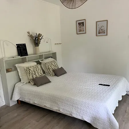 L'Atelier Des Coudelieres Bed & Breakfast Le Thor Exterior photo